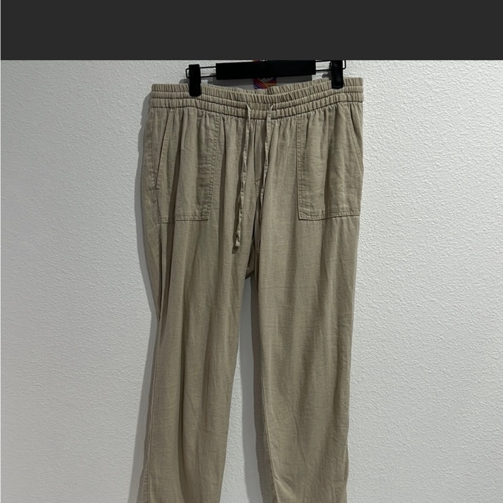 Old Navy linen tan/ beige pants. Size medium.